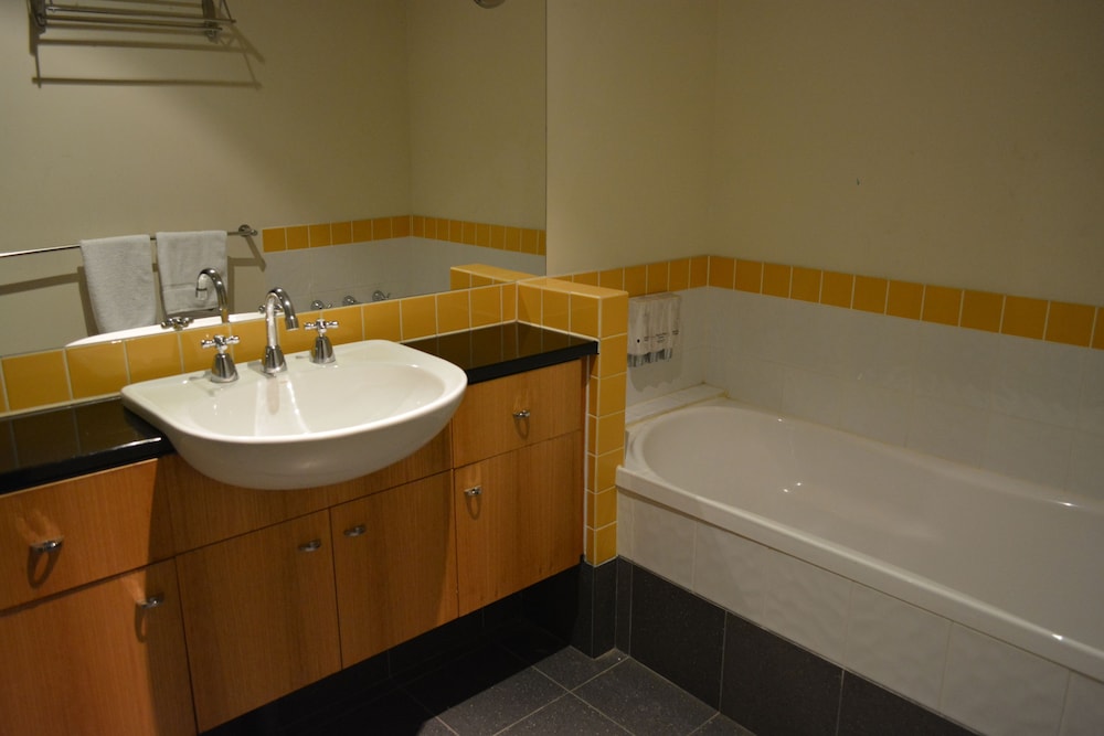 2 BEDROOMS, SUITE
