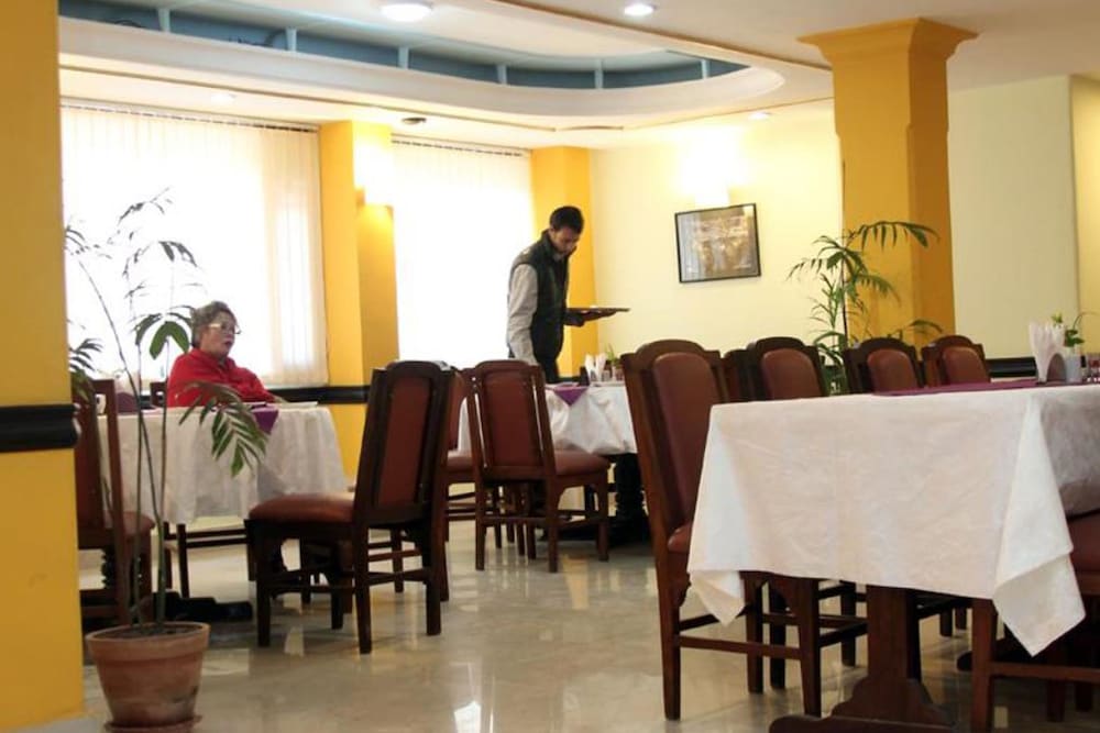 Hotel Pacific 10/12