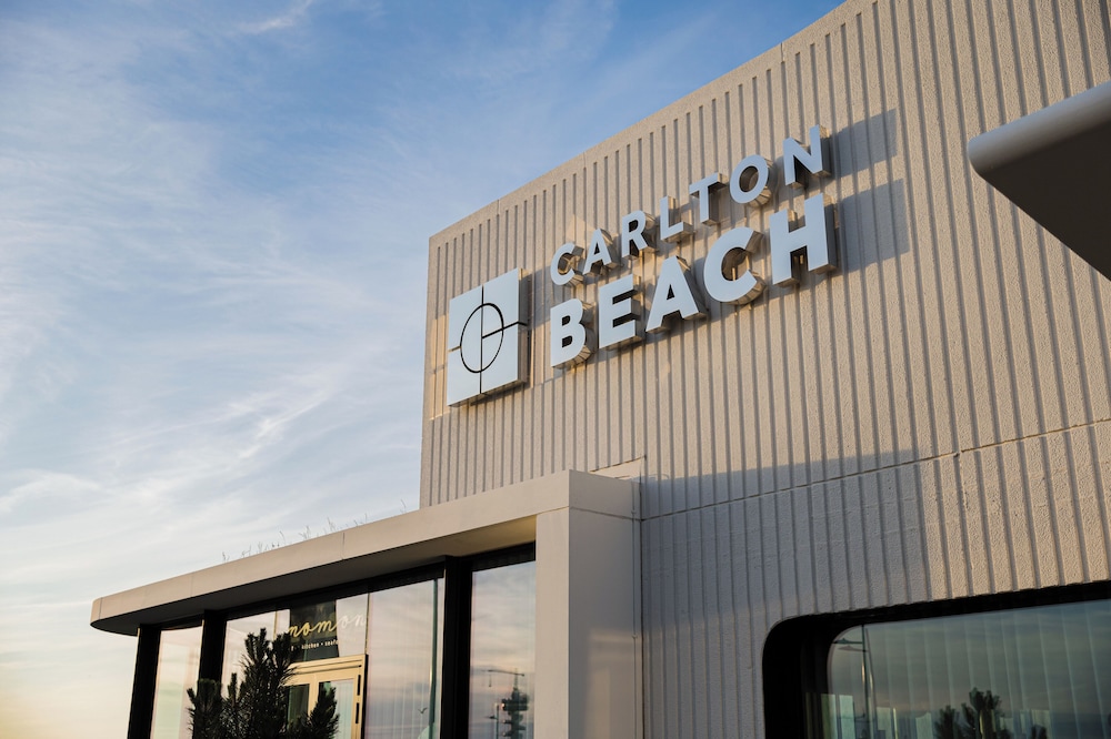 Carlton Beach 1/64