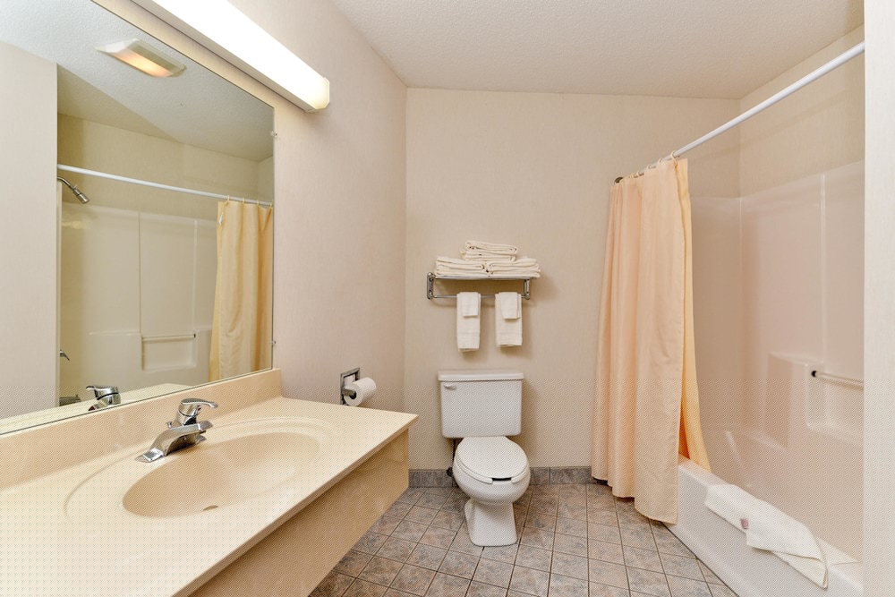 Americas Best Value Inn Tahquamenon Country 12/30