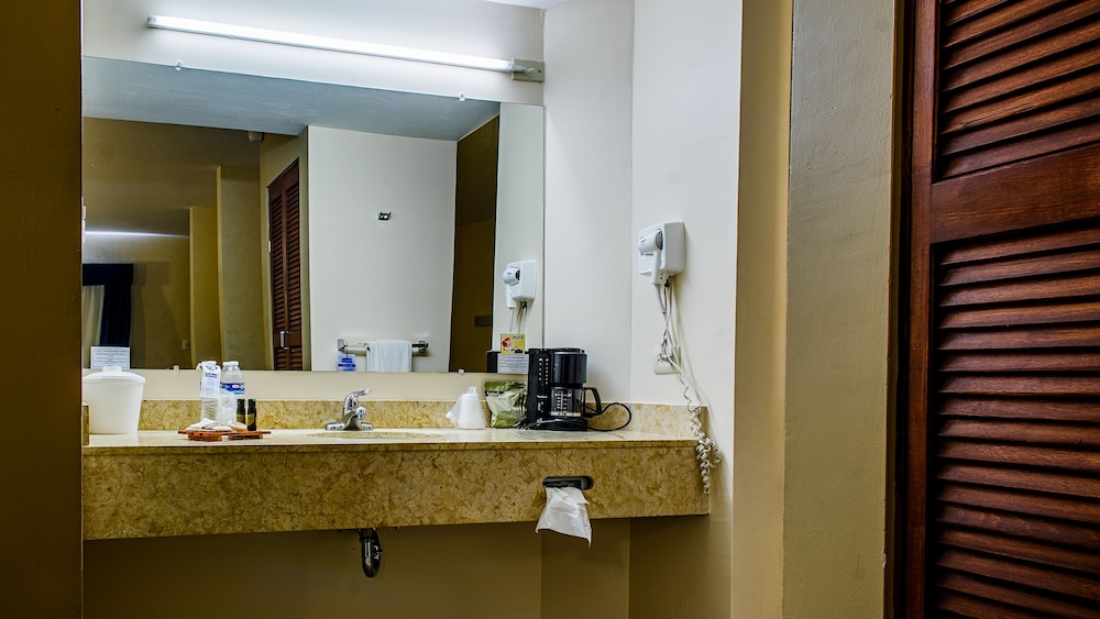 American Inn Hotel Suites Delicias 38/38