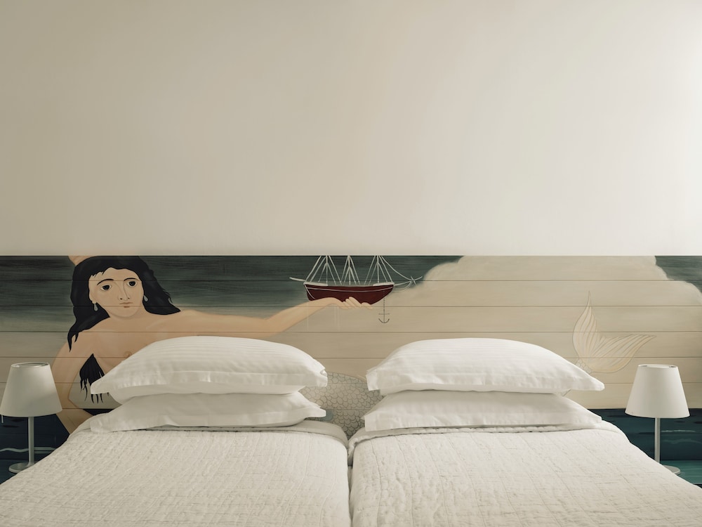 Acteon Hotel 34/52