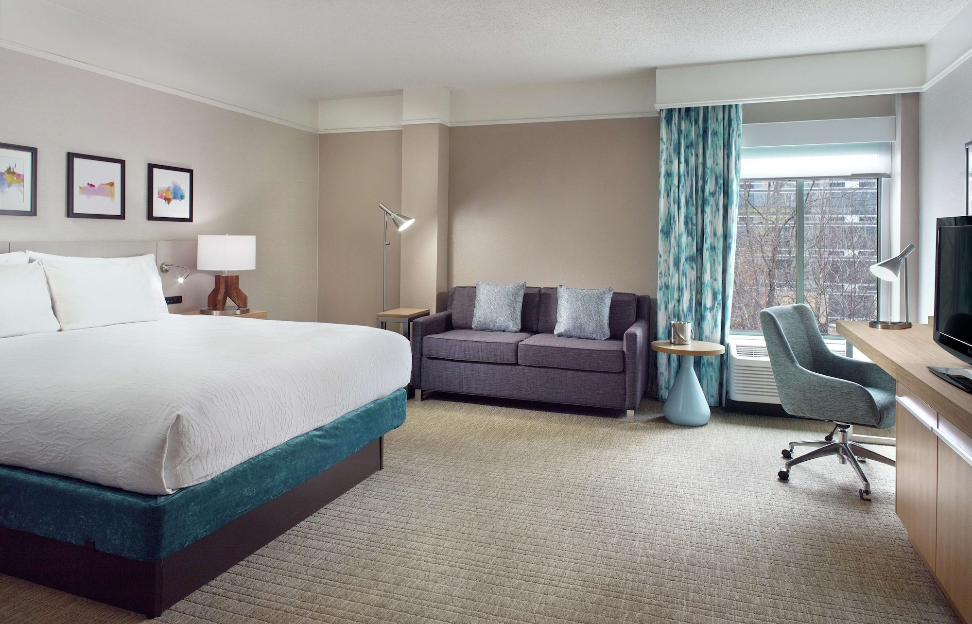 ROOM, KING BED, CORNER