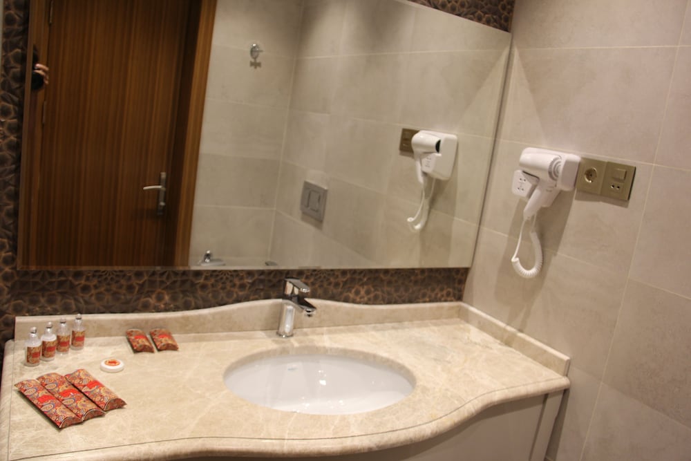Khazar Inji Hotel 24/25