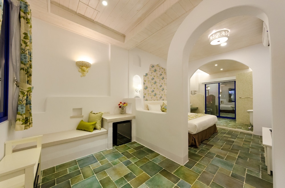 Cest La Vie Villa 32/50