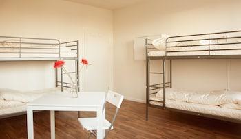 Economy, Multiple Beds
