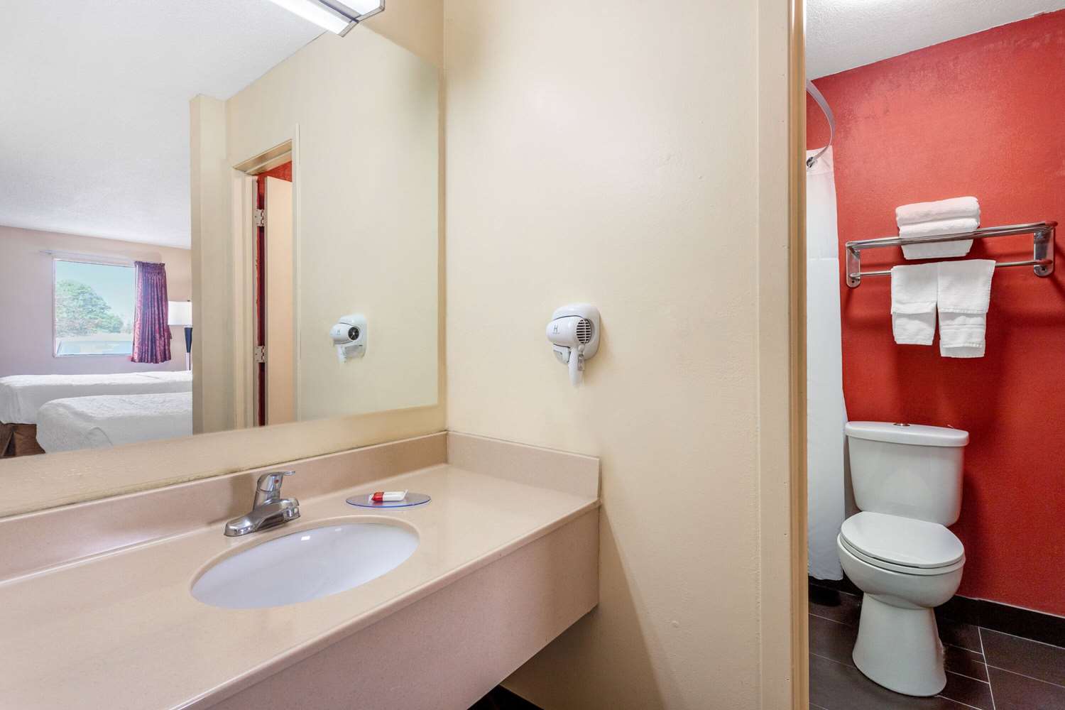 Travelodge by Wyndham Richmond IN 23/24