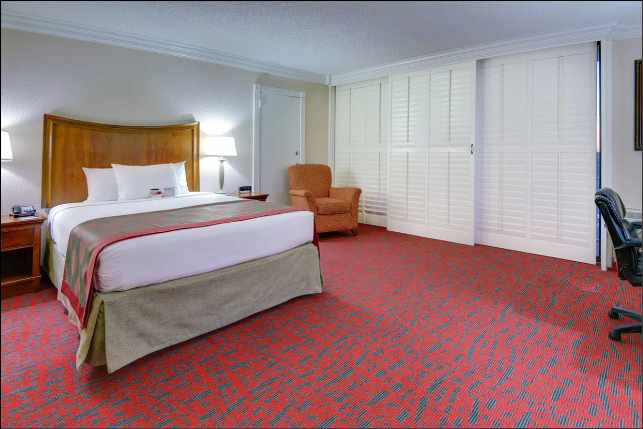 Clarion Hotel & Suites New Orleans Airport 14/20