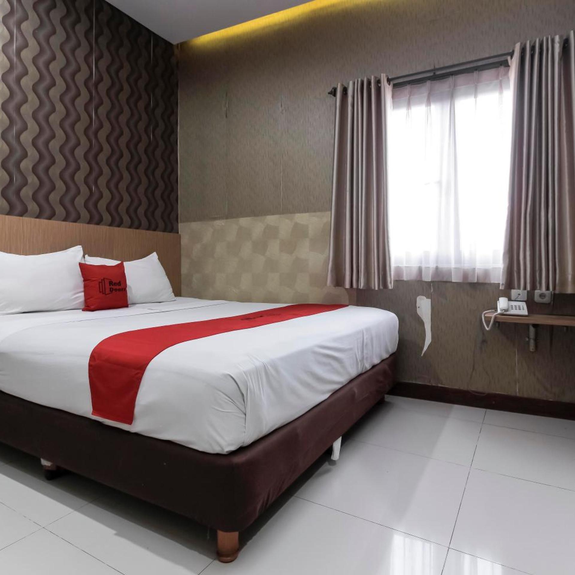 Reddoorz Plus @ Tuparev Cirebon 23/62
