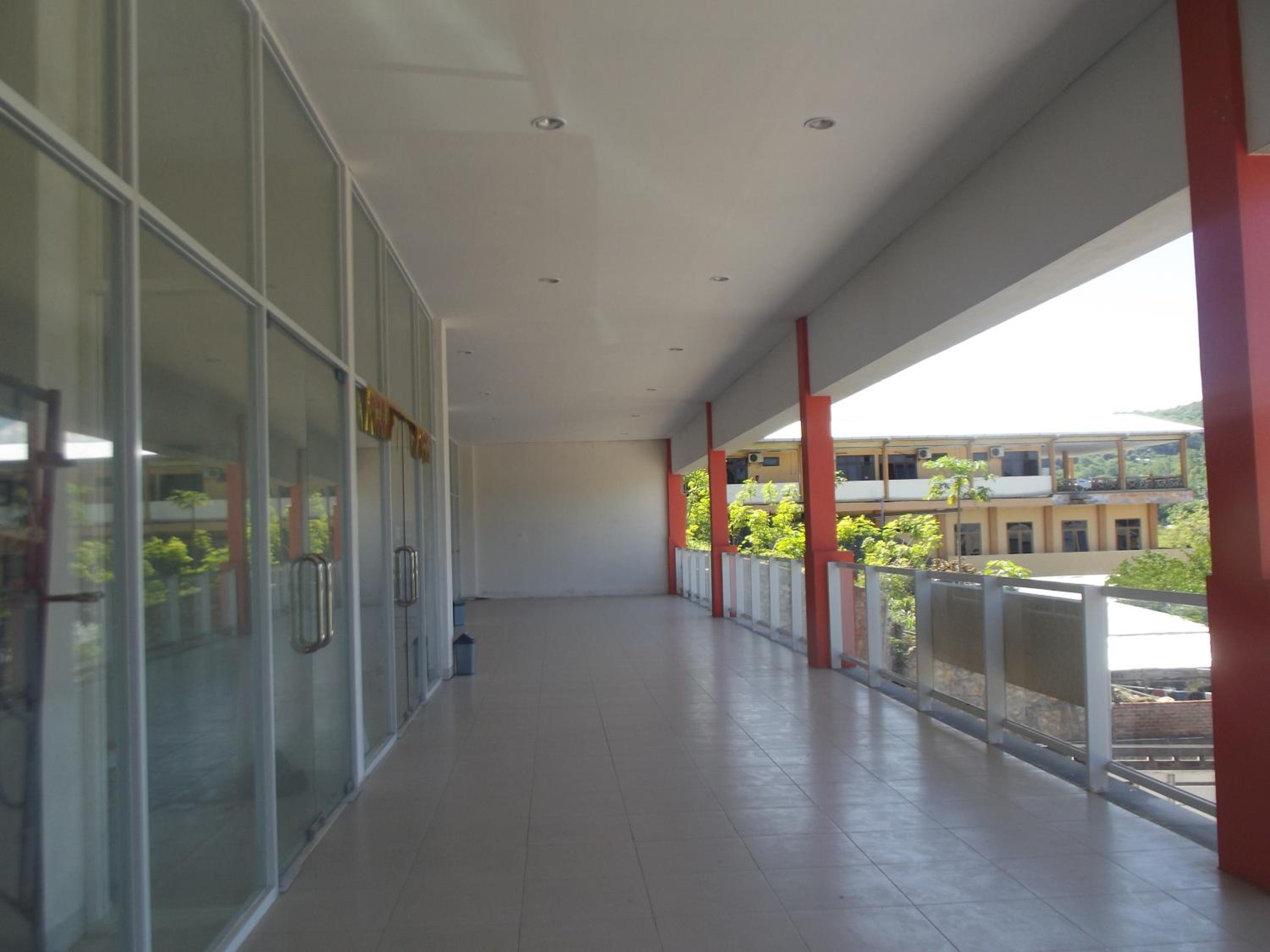 L Bajo Hotel 27/37