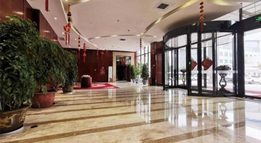Zhengzhou Airport Hotel 10/43