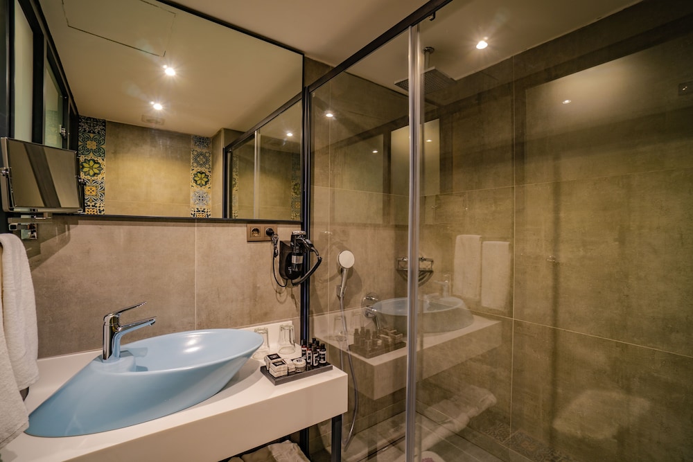 L HOTEL SARIGERME 47/48