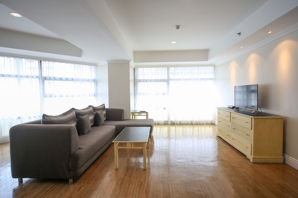 Infinity Towers Suites 38/50