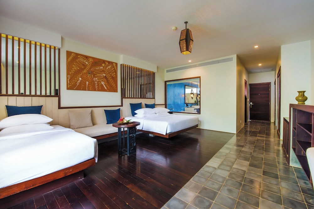 FAMILY SUITE, POOL VIEW