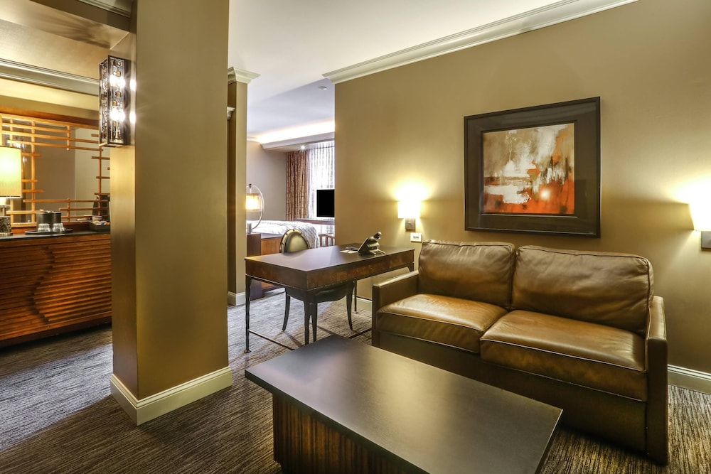 Curtiss Hotel Ascend Hotel Collection 33/50