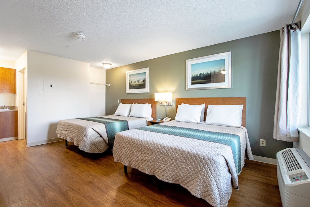HomeTowne Studios by Red Roof Denver - Lakewood West 14/42
