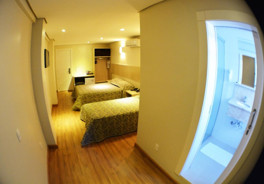 Golden Hotel 5/40