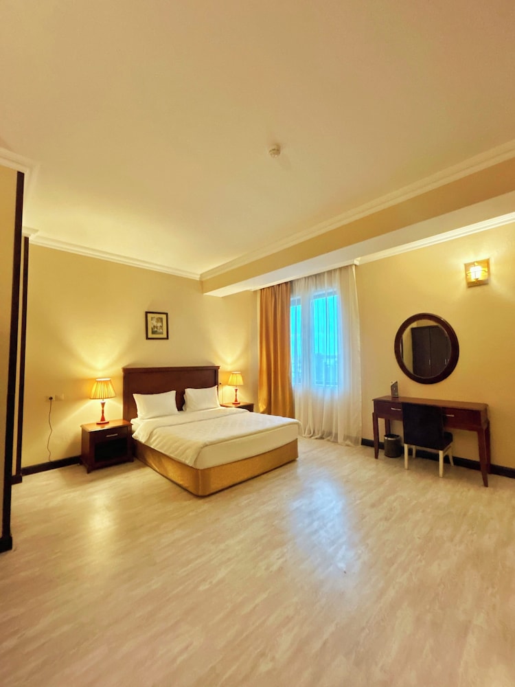 The Crown Hotel 32/50
