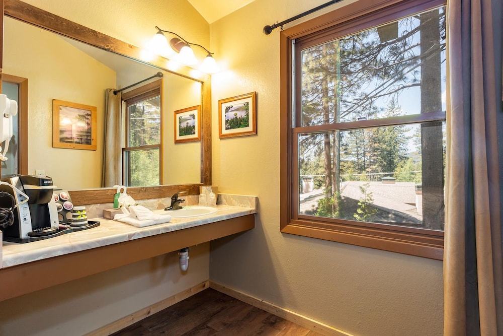 Parkside Inn at Incline 39/57