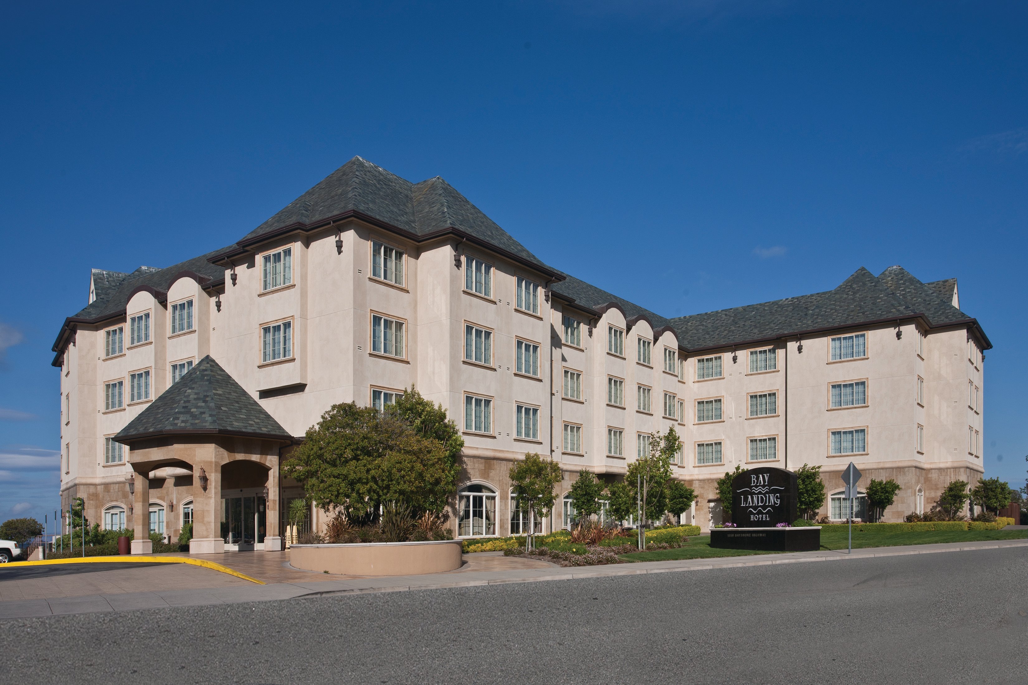 Bay Landing Hotel 6/55