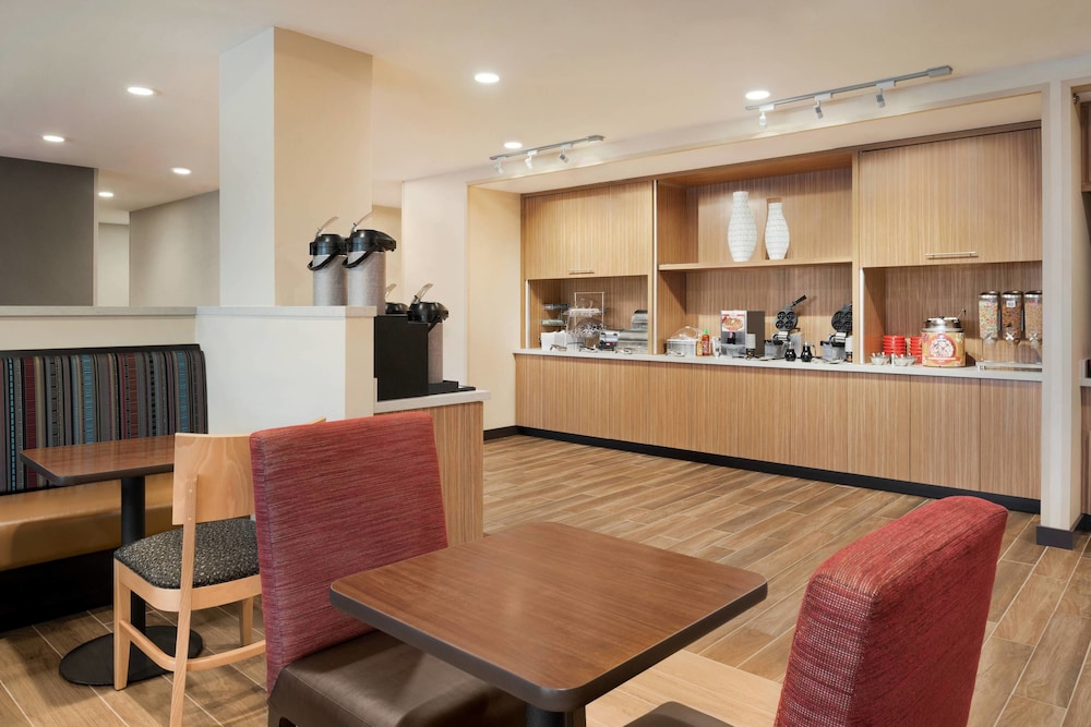 TownePlace Suites by Marriott Dubuque Downtown 6/40