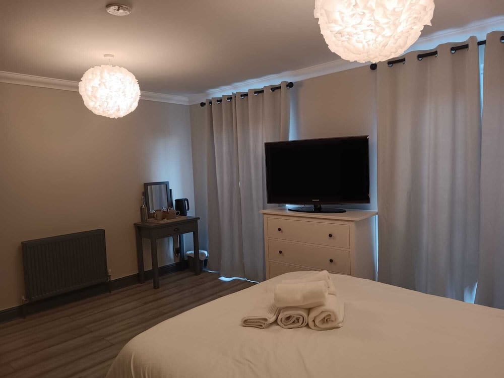 Inverness City Rooms 39/43