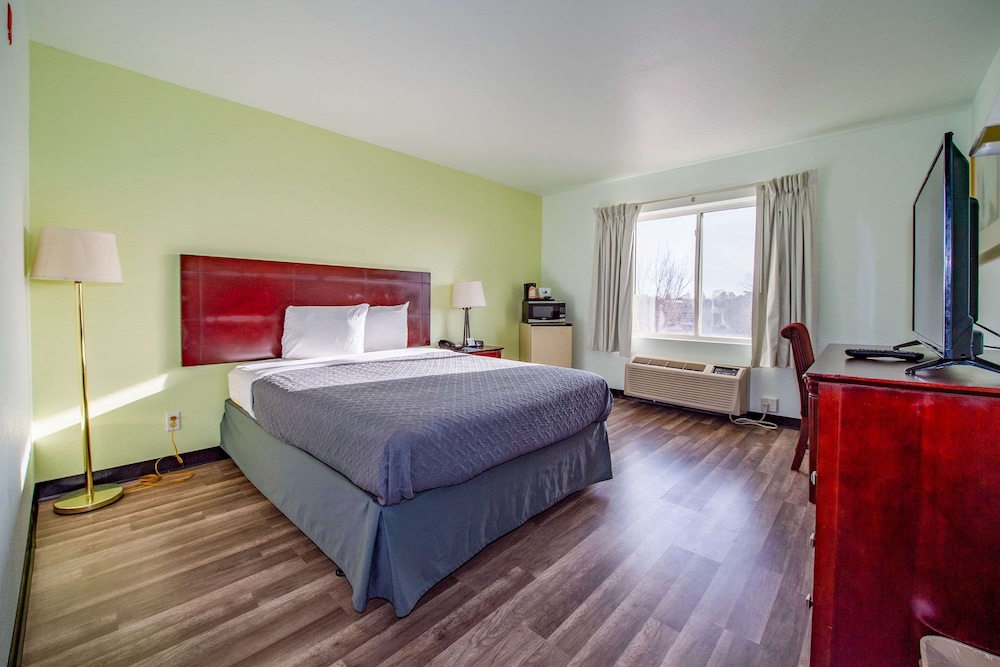 ROOM, QUEEN BED, ACCESSIBLE
