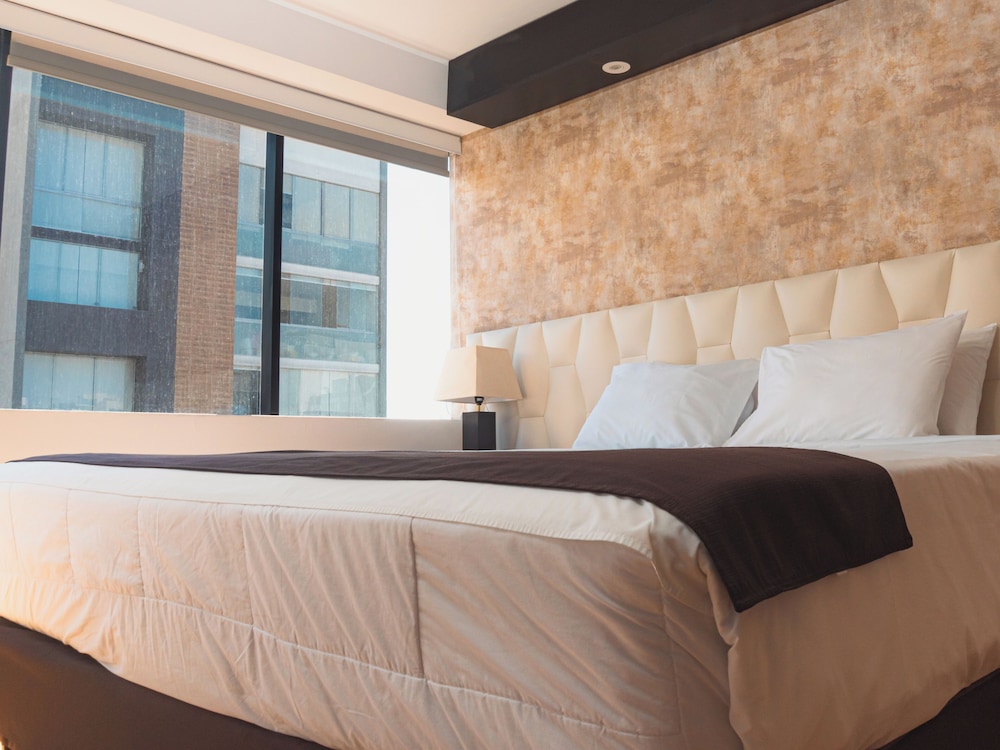 Junior Suite, Queen Bed, Partial Sea View
