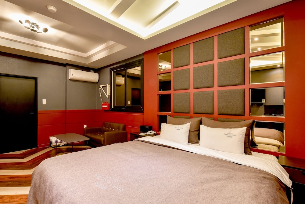 French Code Hotel 16/63