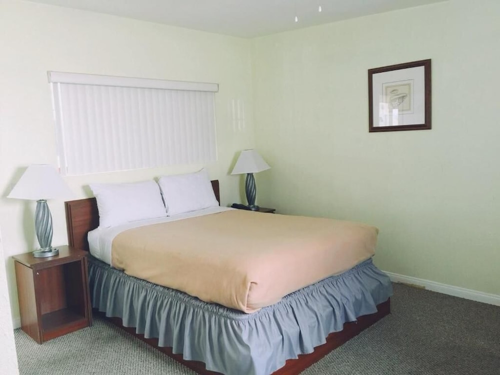 Europa Inn & Suites 13/40