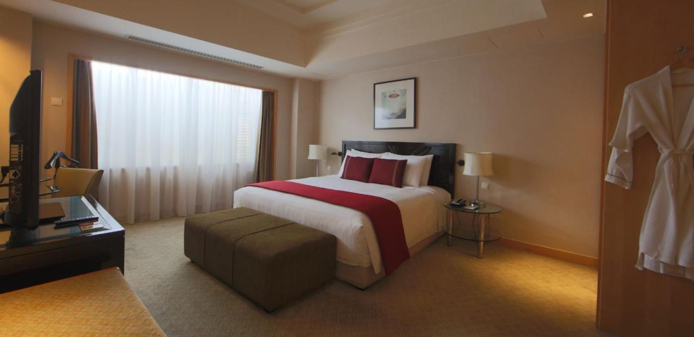 EXECUTIVE, SUITE