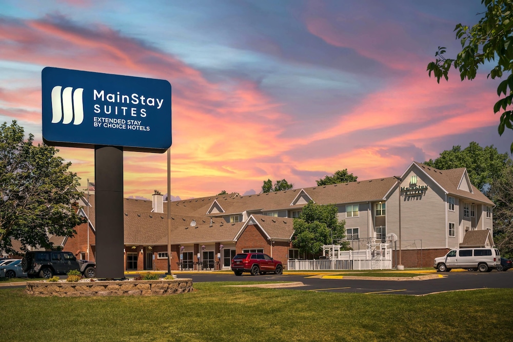 MainStay Suites Appleton Airport - Fox River Mall Area 41/46