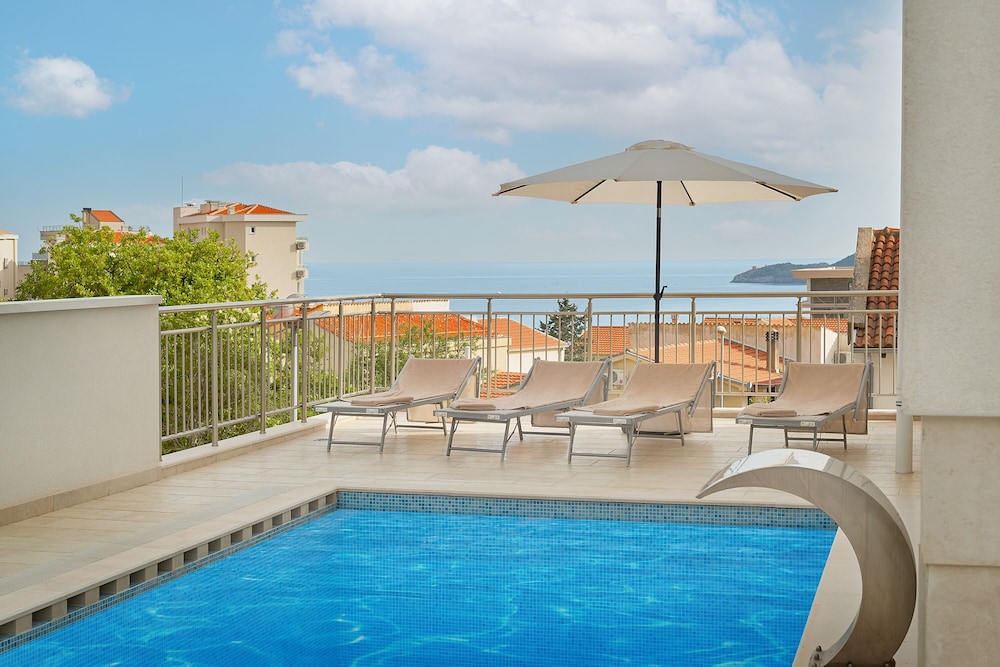 Hotel Larimar 40/50