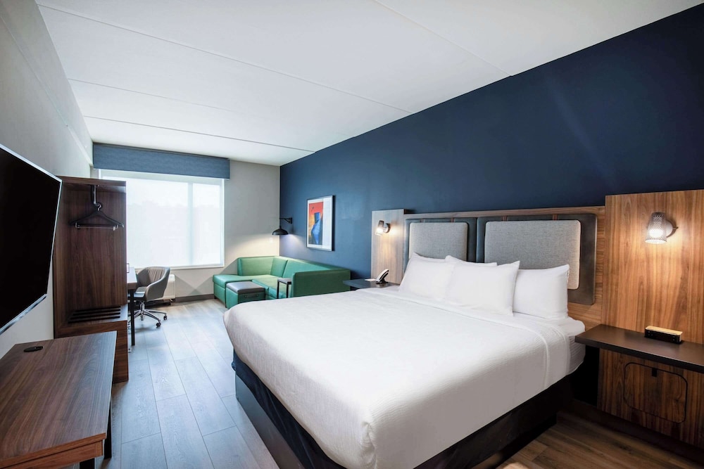EXECUTIVE, KING BED