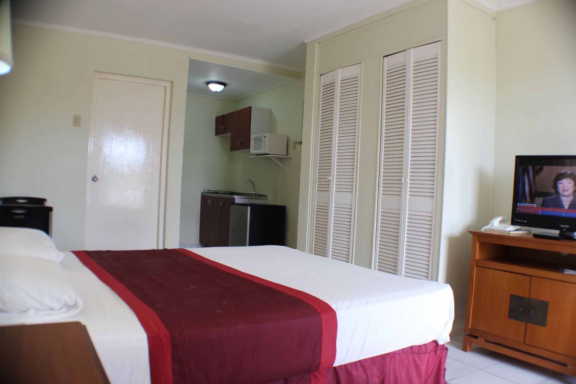 STUDIO, KING BED