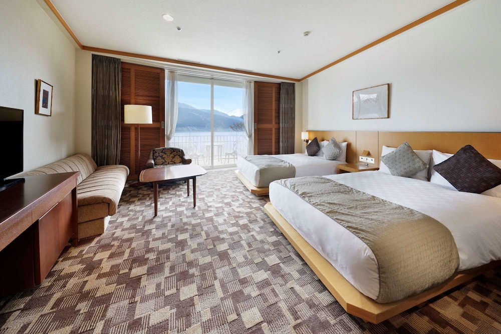 Room, 2 Double Beds, Lake View