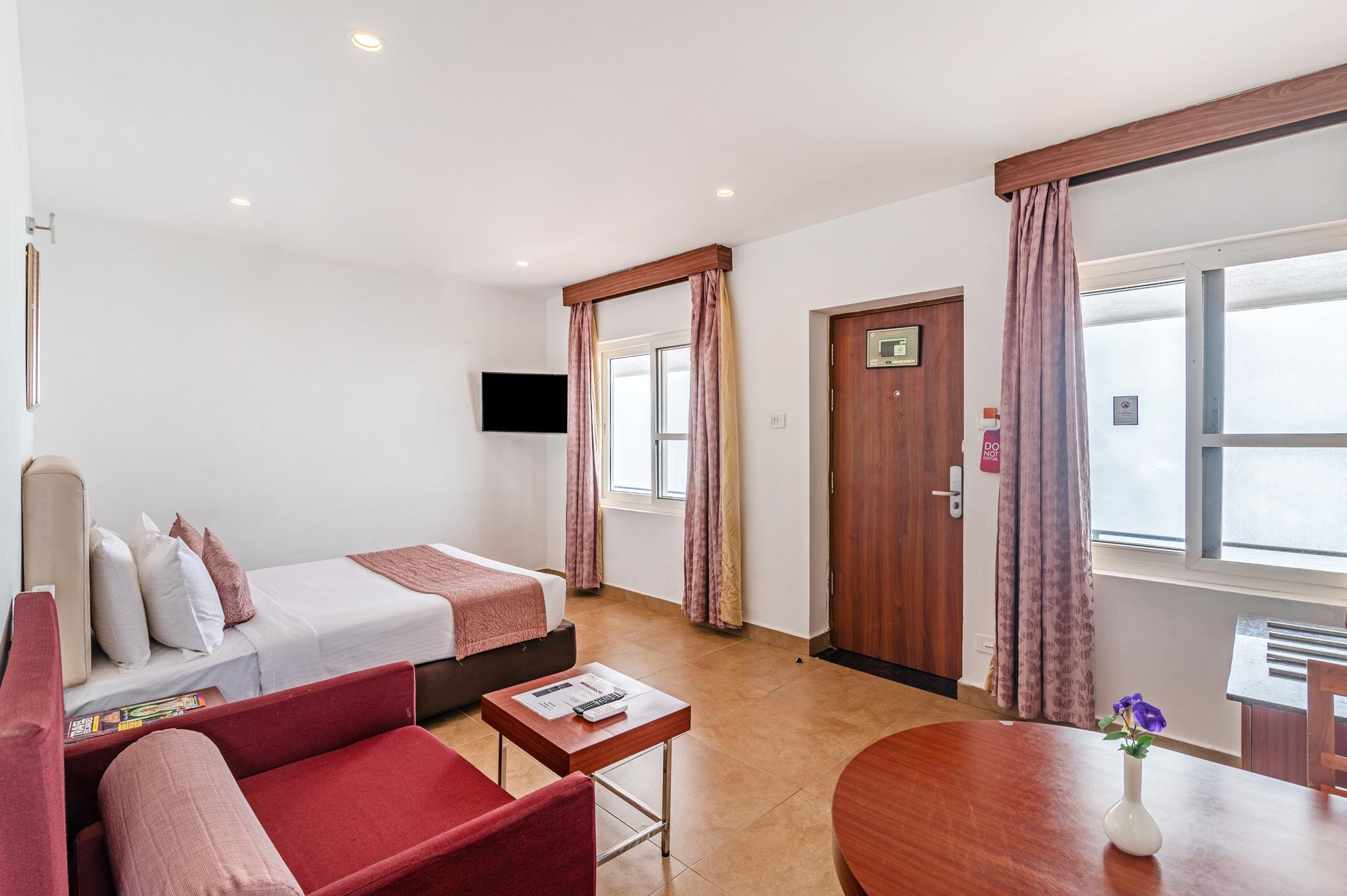 Premier, Queen Bed, Valley View