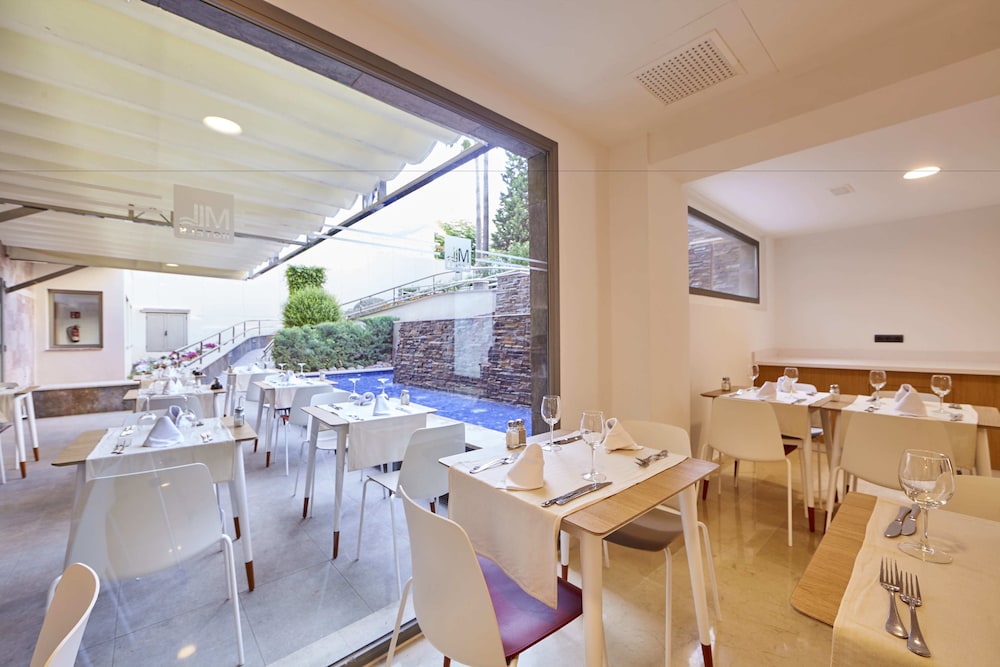 Mediterranean Bay Adults Only 23/49