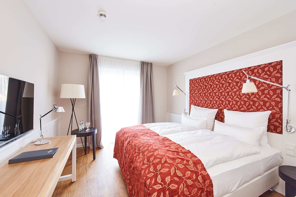 ECONOMY, QUEEN BED