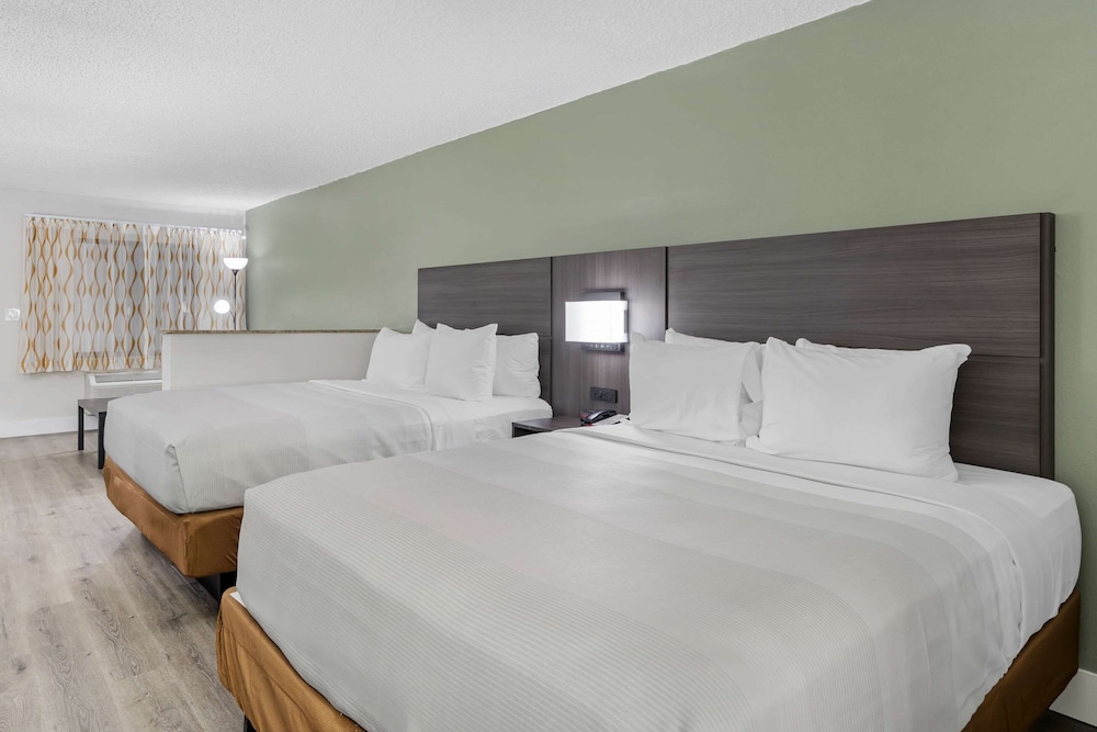 SUITE, 2 DOUBLE BEDS