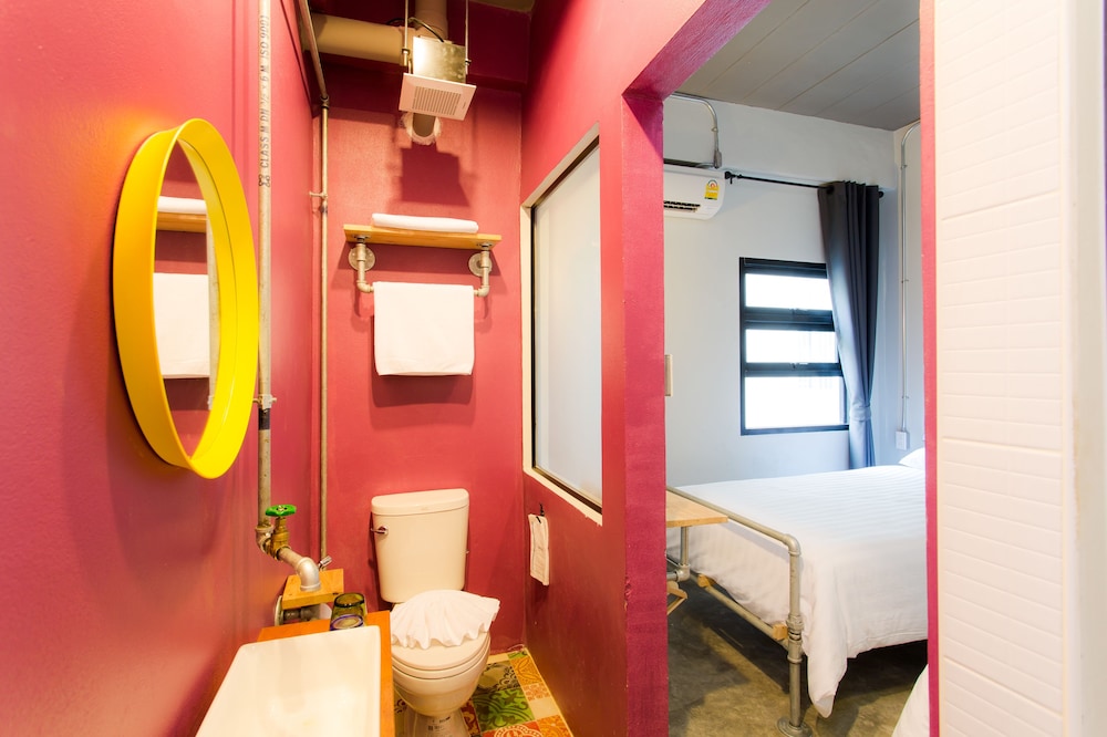 Bloo Hostel 60/61