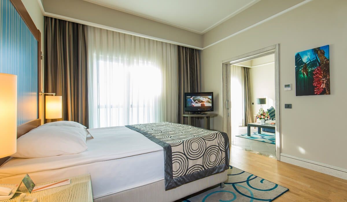 suite, courtyard area