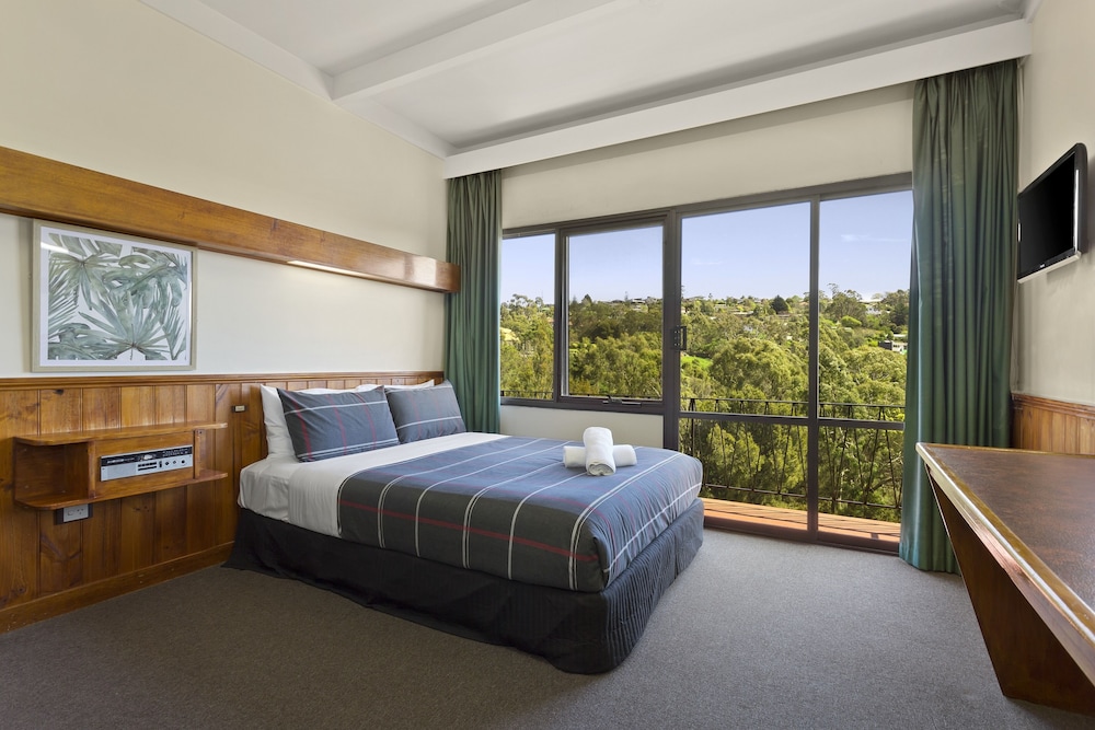 Village Family Motor Inn 10/47