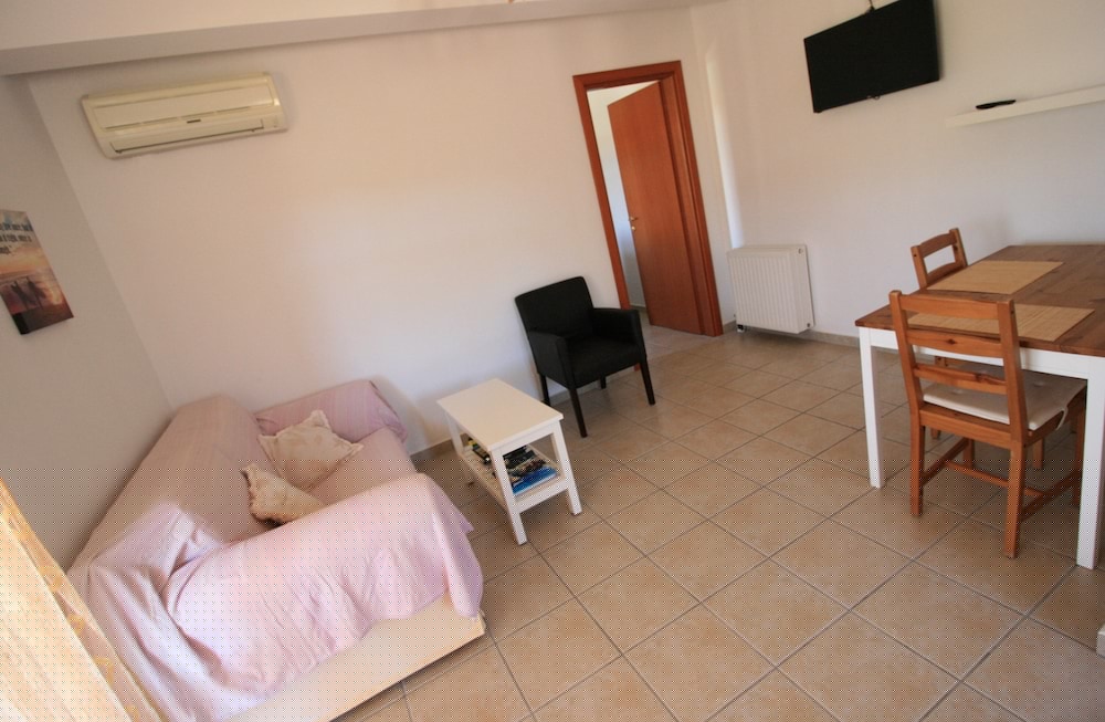 Lagoon View Apartments - Adults Only 52/70