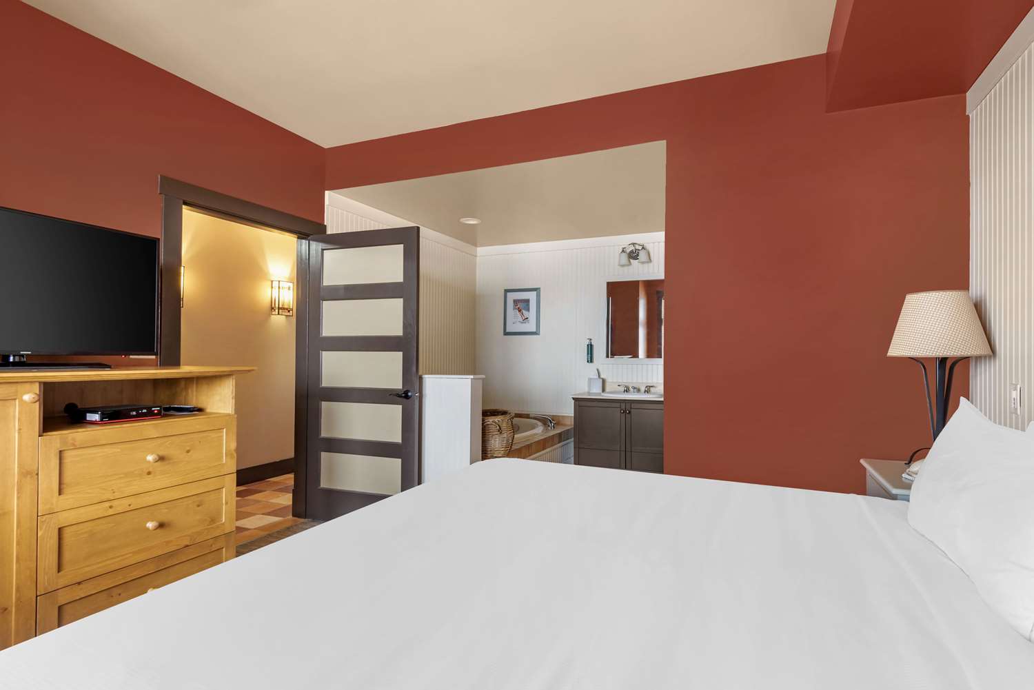1 Bedroom, Upstairs, Suite, King Bed