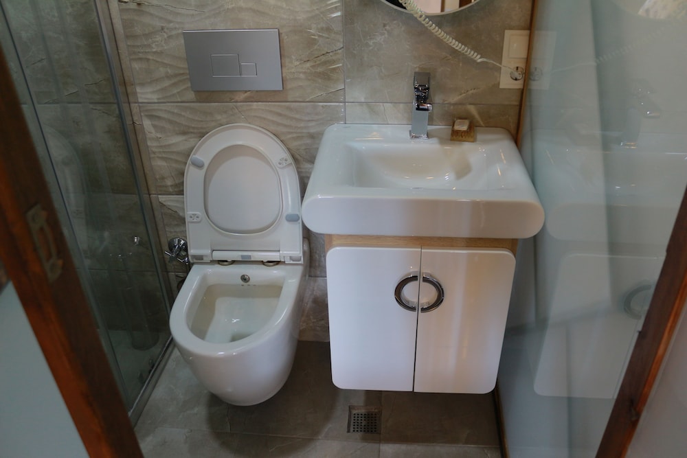 Frau Guler Boutique Hotel 49/50
