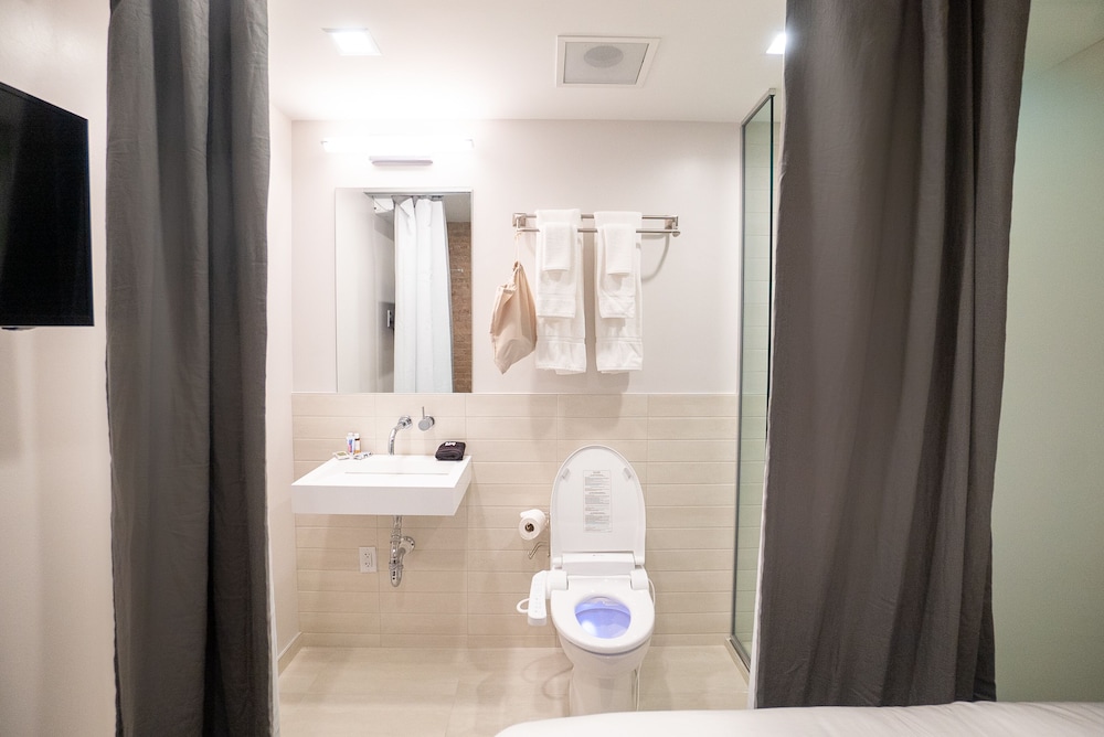 SOVA Micro-Room & Social Hotel 50/50