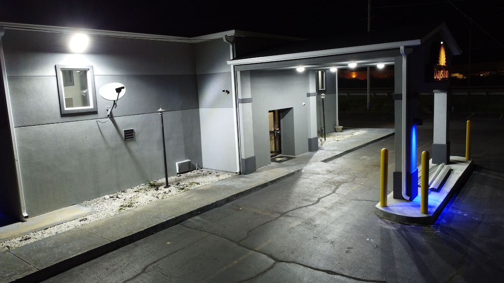 Days Inn By Wyndham Indianapolis East Post Road 3/54