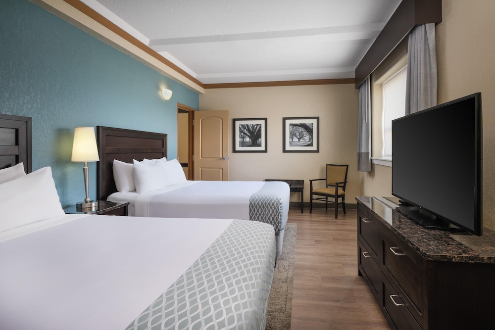 Suite, 2 Queen Beds, Sofa, Living Area