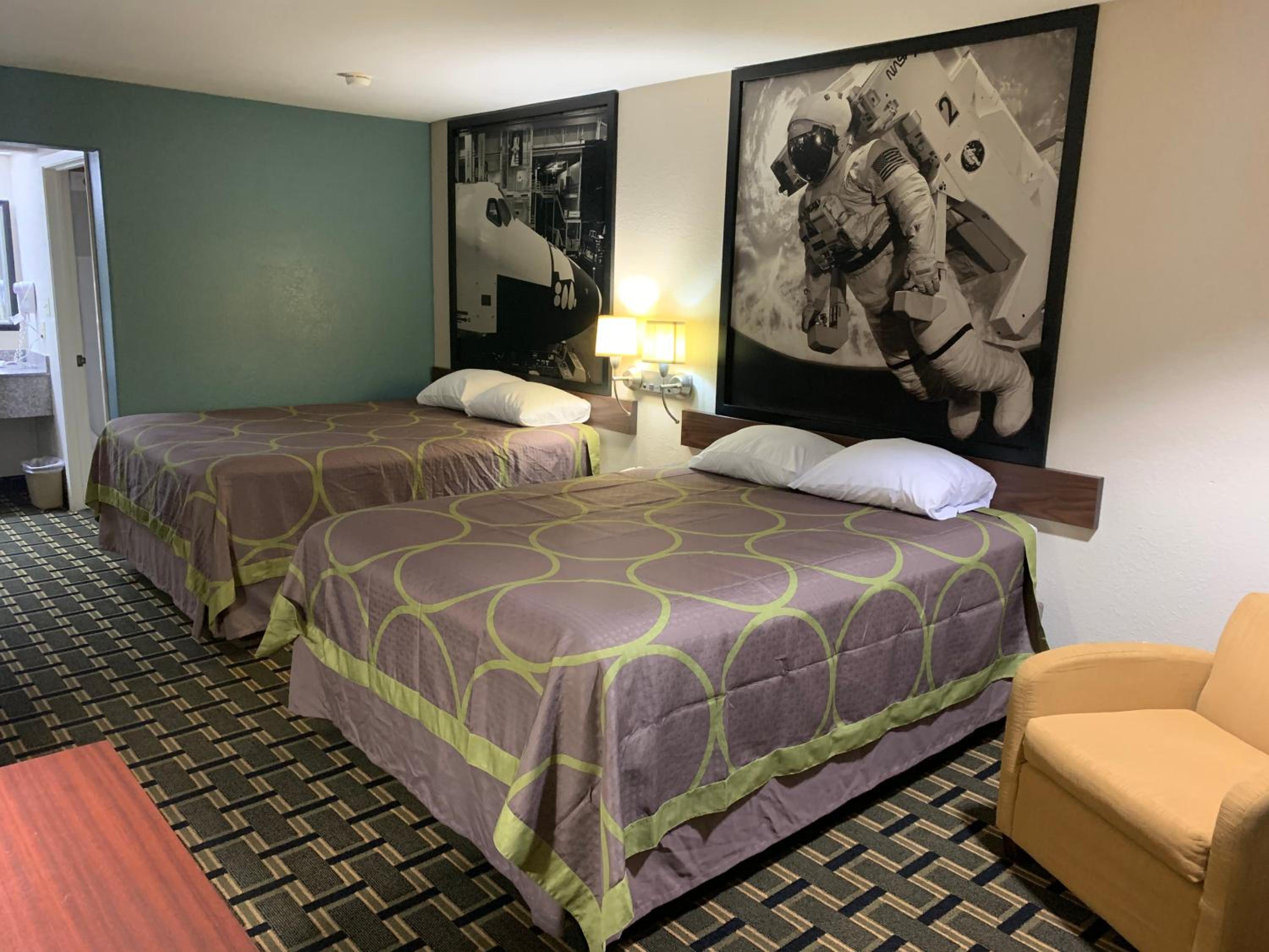 Hotel Baytown/I-10 13/56